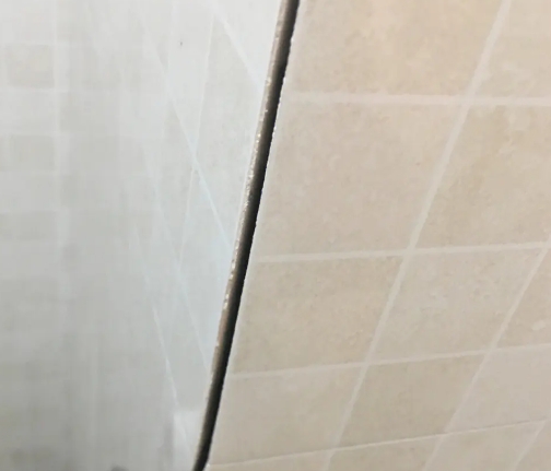 岚县瓷砖空鼓维修公司分享阳台瓷砖脱落的修复过程可以分为以下几个步骤